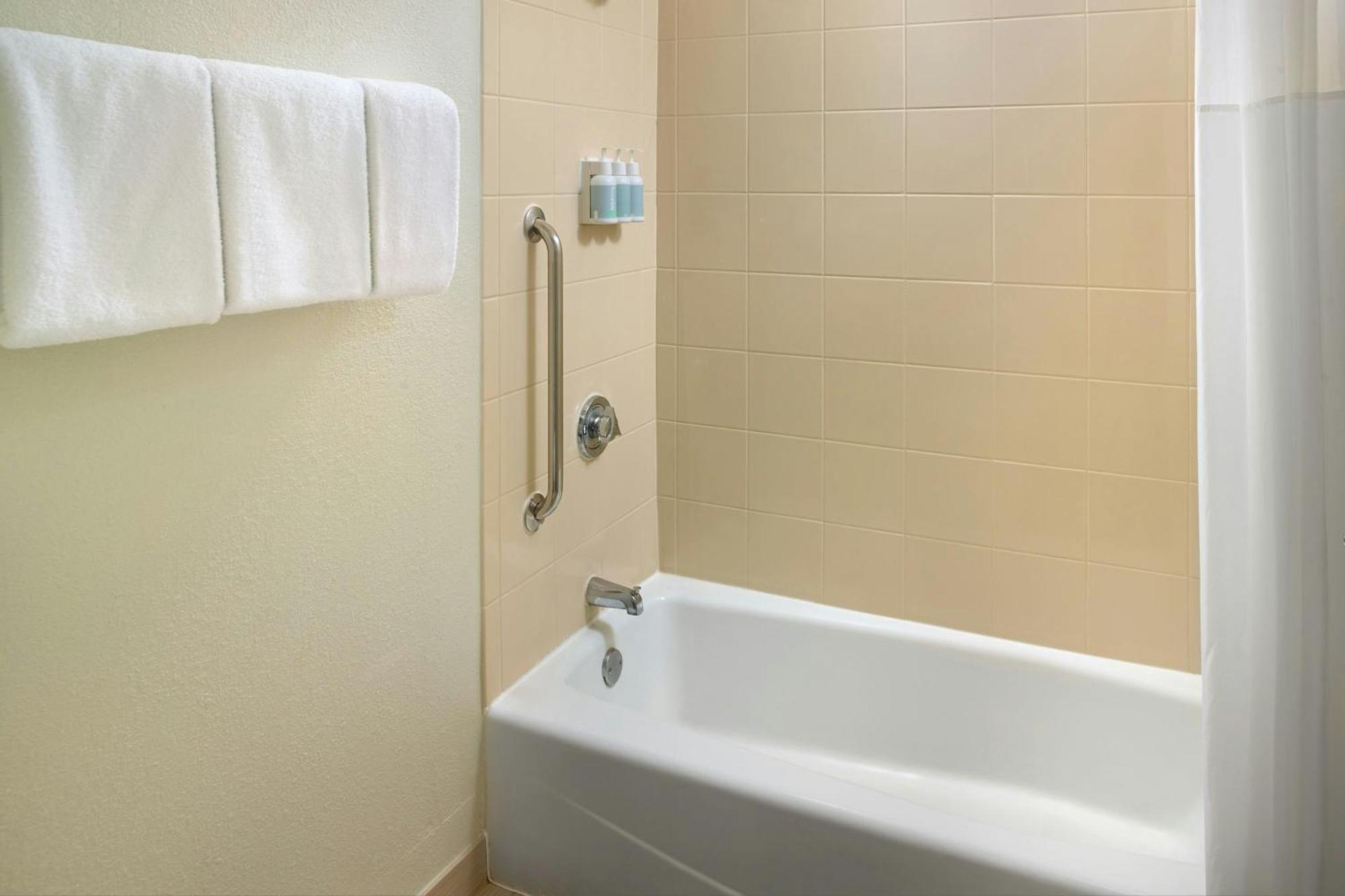 Courtyard By Marriott Atlanta Airport South/Sullivan Road College Park Dış mekan fotoğraf