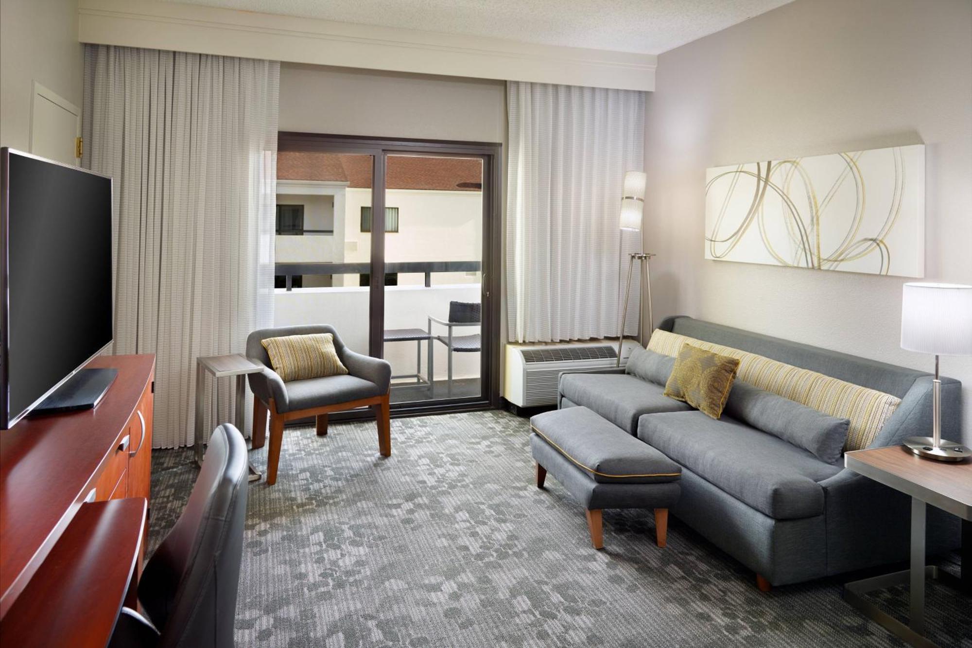 Courtyard By Marriott Atlanta Airport South/Sullivan Road College Park Dış mekan fotoğraf